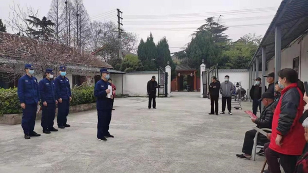 蒙城縣城關(guān)街道聯(lián)合縣消防救援大隊開展志愿服務(wù)活動(圖1) 蒙城縣城關(guān)街道聯(lián)合縣消防救援大隊開展志愿服務(wù)活動(圖1)